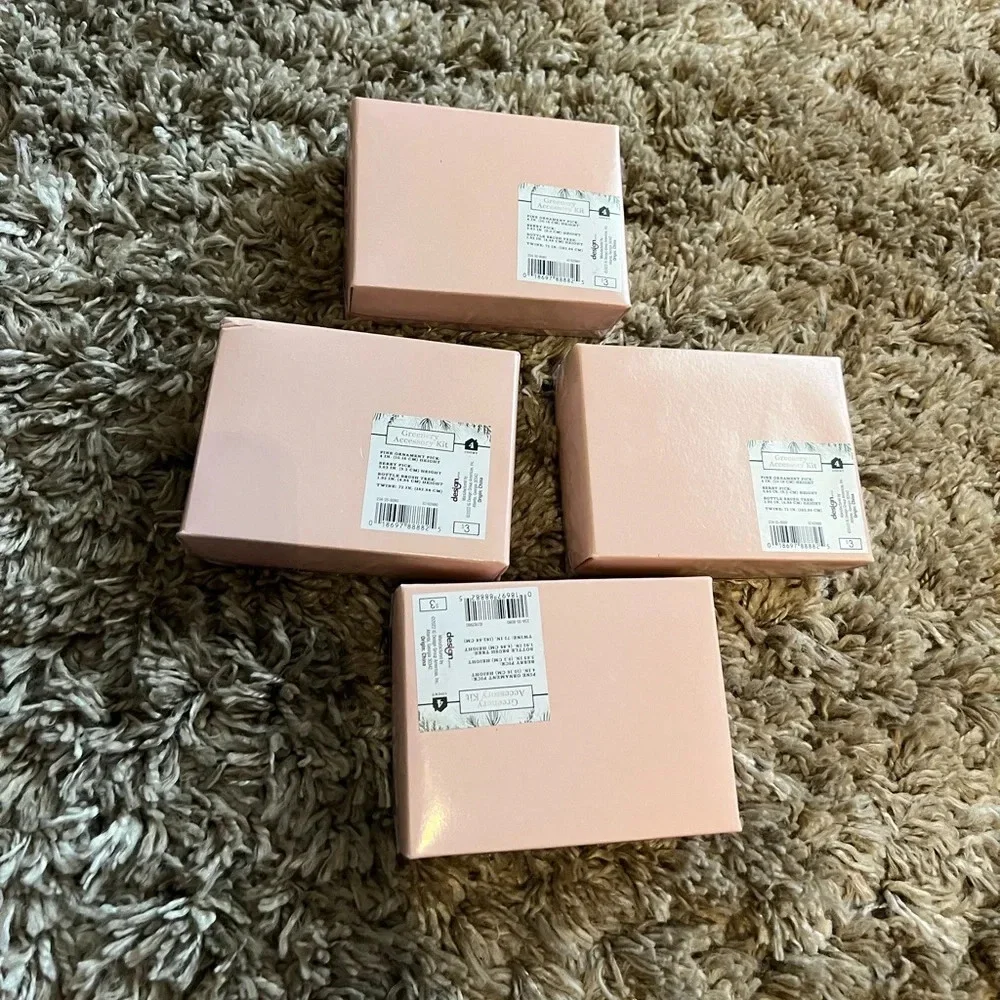 NWT set of 4 boxed Greenery Accessory Kits